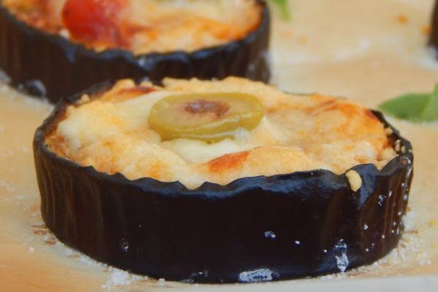 Πιτσάκια σε βάση από μελιτζάνα