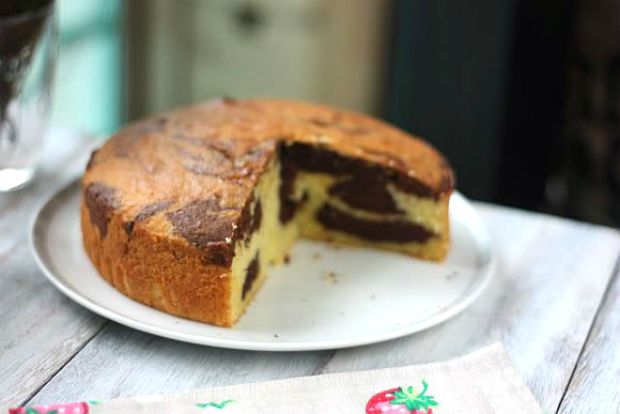 Όπως παλιά: ζουμερό κέικ με γιαούρτι