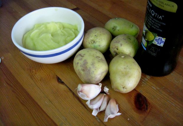 Πουρές με λάδι και σκόρδο