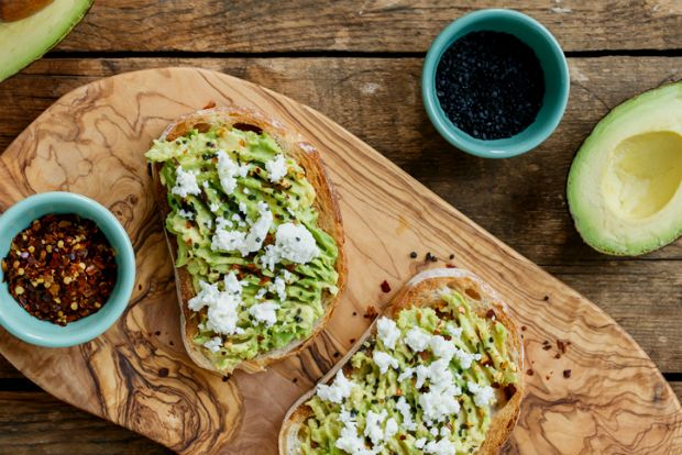 Πρόχειρα αλλά αξιώσεων: ψωμοτύρι με αβοκάντο