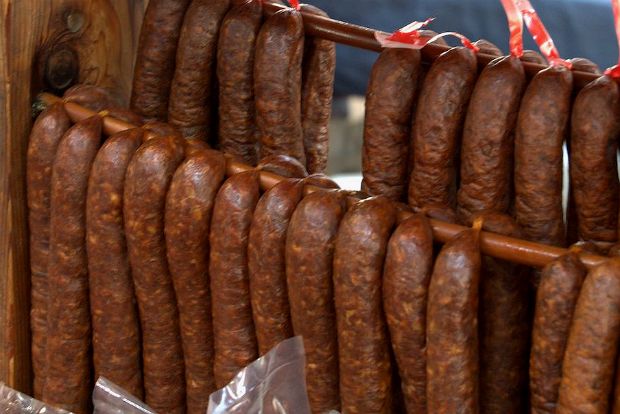 Πρώιμο τσίκνισμα με λουκάνικα Τζουμαγιάς