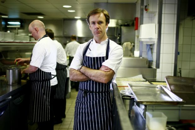 Πρώτα οι πατάτες, μετά η γέμιση, μετά το κρέας