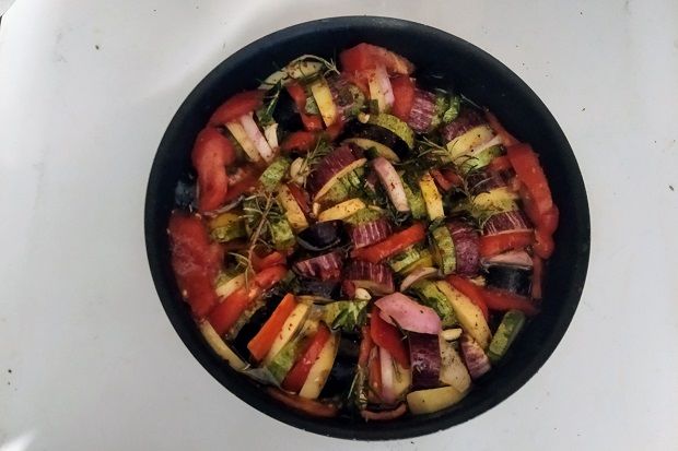 Ρατατούιγ με μπόλικα αρώματα κι ένα μυστικό (υλικό)