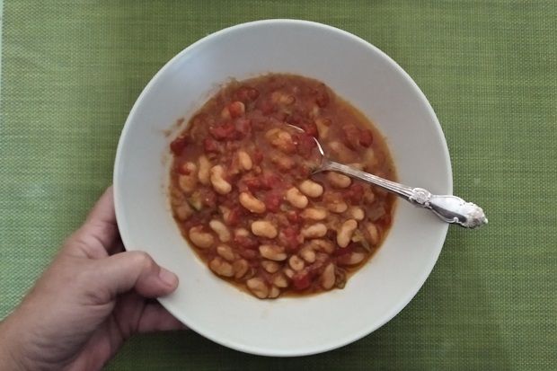 Ροδινά, φασόλια με καρότα, κολοκυθάκι και πιπεριές