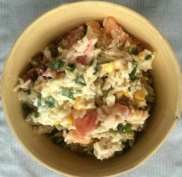 Ρυζοσαλάτα με τόνο, φουλ στα λαχανικά