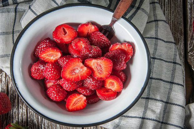 Σαλάτα φράουλα με πορτοκάλι και μπαχαρικά