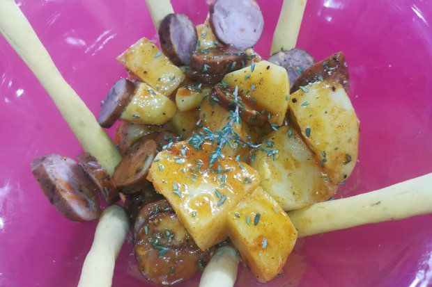 Σαλάτα «Λουκάνικο Project», της Τσικνοπέμπτης