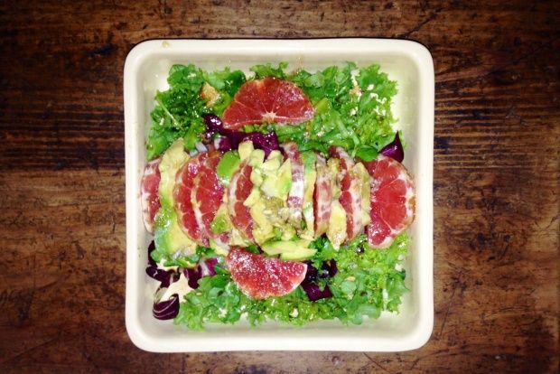 Σαλάτα με αβοκάντο και γκρέιπ-φρουτ