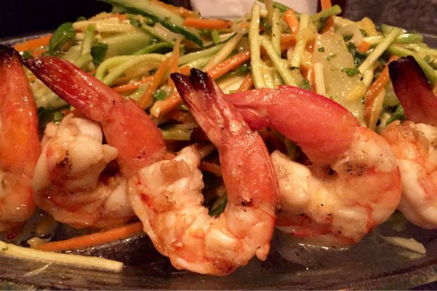 Σαλάτα με ψητές γαρίδες, στο Grill Steak House