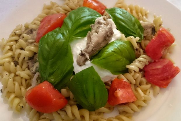 Σαρδέλες με πάστα και γαλοτύρι