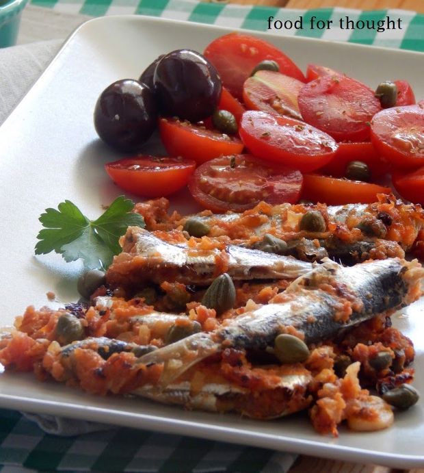 Σαρδέλες του καλοκαιριού, με ντομάτα και κάπαρη