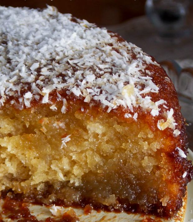 Σιροπιαστό κέικ καρύδας δίχως αυγά και βούτυρο