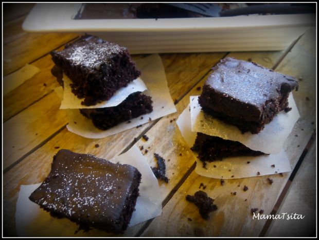 Σοκολατένιο κέικ χωρίς αυγά και γάλα