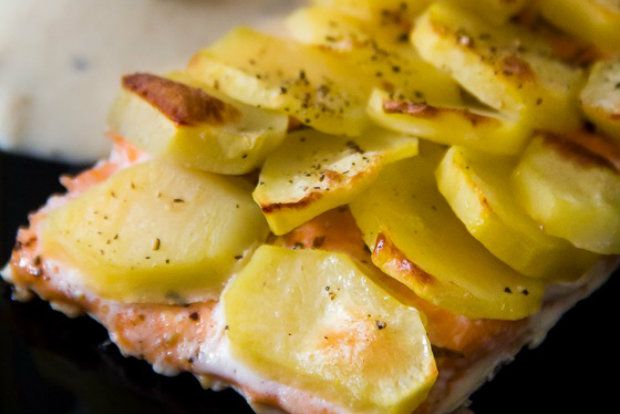 Σολομός με Πατάτες, Ψητά Σκόρδα & Σάλτσα Εστραγκόν