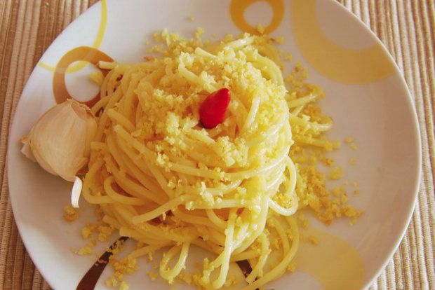 Σπαγγέτι με ελαιόλαδο, σκόρδο και καυτερό πιπέρι