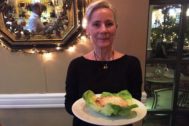 Σπανάκι με σφυρίδα γαρίδες και μπεσαμέλ, σε κοχύλι