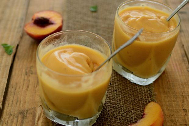 Στο ψυγείο ΙΙ: μους από ζουμερά ροδάκινα