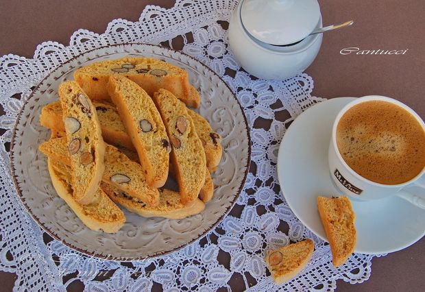 Τα ιταλικά: καντουτσίνι ή μπισκότα του Πράτο