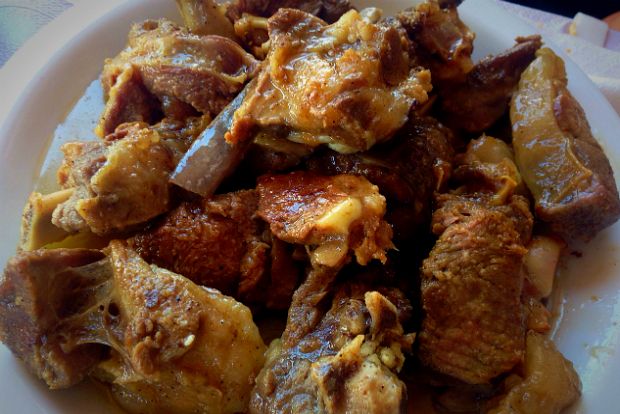 Τα κρητικά: αρνάκι τσιγαριαστό