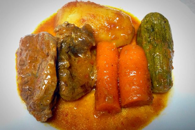 Τα κρητικά I: μοσχαράκι με χρωματιστή συνοδεία