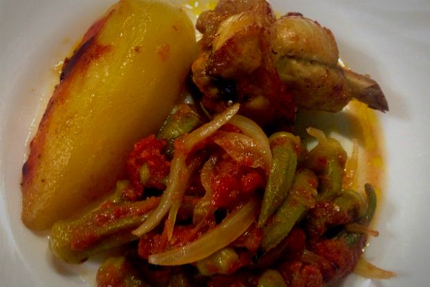 Τα κρητικά: κοτόπουλο με μπάμιες