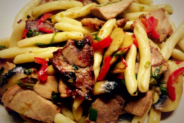 Τα κρητικά: μακαρόνια σκιουφιχτά με απάκι