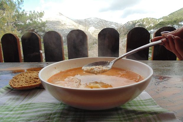 Τα Κρητικά: Σούπα με τραχανά και κρέας