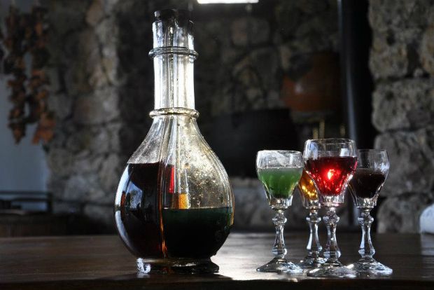 Tα μυστικιστικά λικέρ της Νινέττας