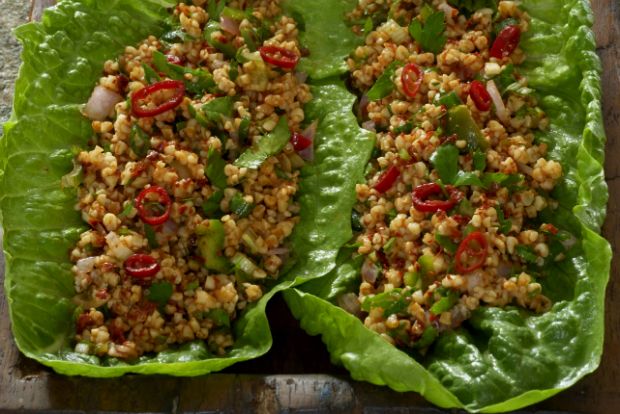 Τα πικάντικα: σαλάτα πλιγούρι με ξηρούς καρπούς