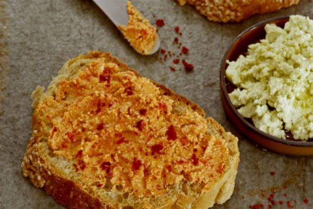 Τα πικάντικα: τυροκαυτερή