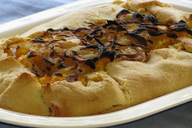 Τάρτα εποχική, με κολοκύθα και κρεμμύδια