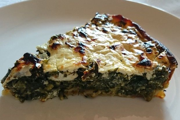 Τάρτα με σπανάκι, φέτα, γιαούρτι και φρέσκα μυρωδικά