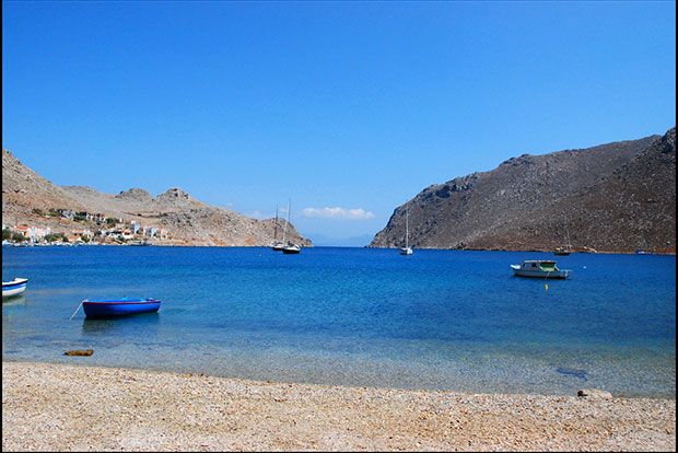 Θερινό κάλεσμα στο πεζοδρόμιο