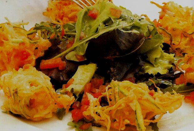 Τηγανίτες από καλαμαράκια και λαχανικά