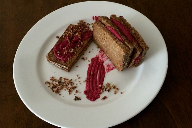 Το κολατσιό του επαναστάτη “πριν τον τελικό συμβιβασμό”