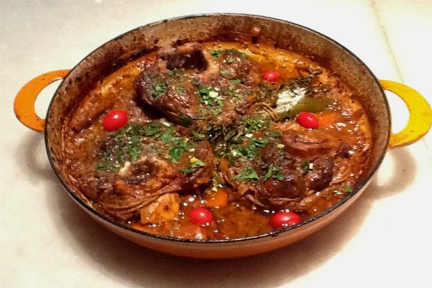 Το μαχαίρι στο κόκαλο (και στο μεδούλι;)