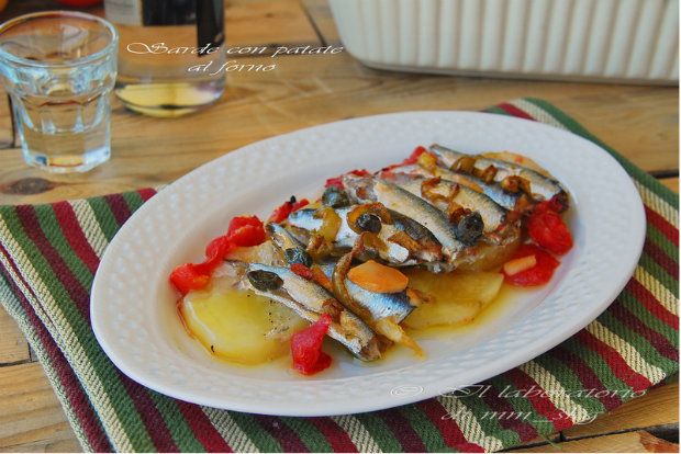 Το μεζεδάκι της παρέας: σαρδέλες με πατάτες στον φούρνο