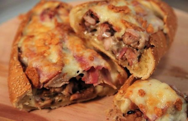 Το σάντουιτς στα καλύτερά του: γεμιστή μπαγκέτα στοv φούρνο!