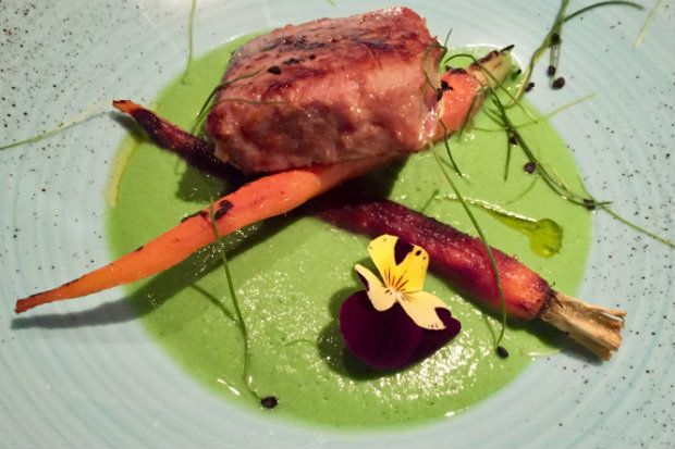 Τόνος ψητός με πουρέ αρακά, σε πάει St’Astra