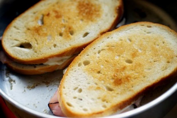 Τοστ στο τηγάνι;