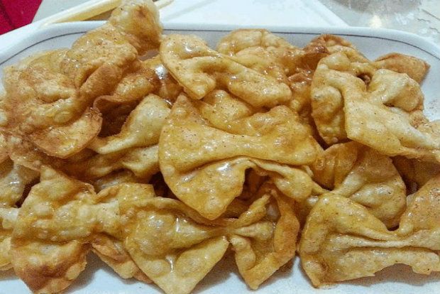 Τραγανά φιογκάκια νηστίσιμα με μέλι και κανέλα