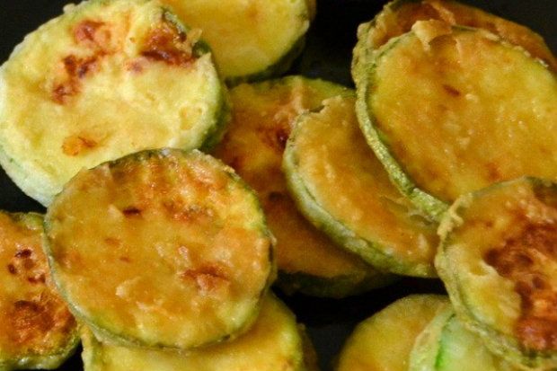 Τραγανά τηγανητά κολοκυθάκια (με αλεύρι)