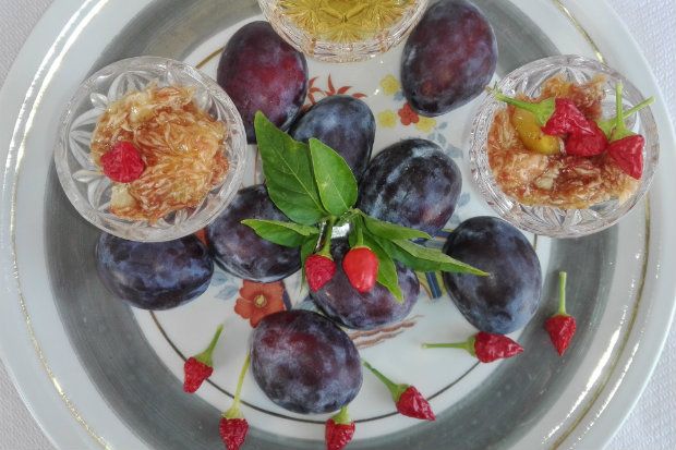 Τσάτνεϊ σύκο -δαμάσκηνο με πιπεριά τουρκάκι