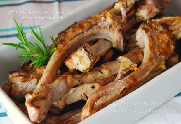 Τσικνίζουμε: ζεστά-καυτά παϊδάκια από το Λάτσιο