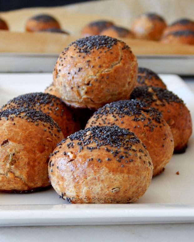 Τυροπιτάκια κουρού, πολύσπορα κι εθιστικά