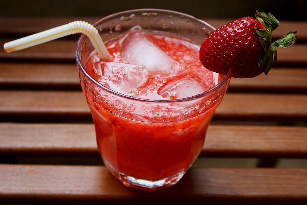 Βγες στο μπαλκόνι: για λεμονάδα με φράουλα