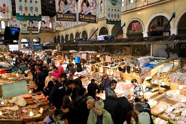 Ξημέρωμα Κ.Δευτέρας: στη Βαρβάκειο και τη Στοά