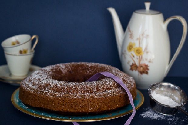Υγιεινό κέικ με χουρμάδες και καρύδια