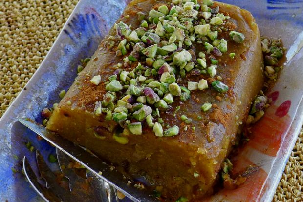 Ζουμερός χαλβάς με πορτοκάλι και φιστίκια